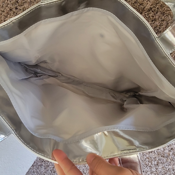 Clinique Tote - Picture 4 of 6